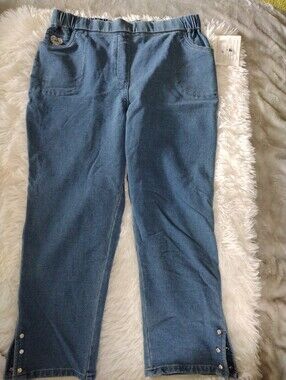 Women’s Blue Pull-On Denim  Capri Jeans